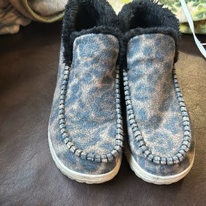 Hey Dude fur booties